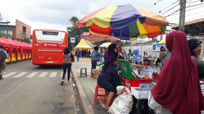 Pemerintah Provinsi DKI Jakarta resmi memberlakukan penataan kawasan Tanah Abang tahap pertama atau jangka pendek, Jumat (22/12/2017). (suara.com/ummi Hadyah Saleh)