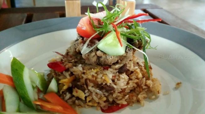 Menu makanan di Paradigma Kafe yang mengusung ruang terbuka hijau di Cikini, Jakarta Pusat. (Suara.com/Firsta Nodia)