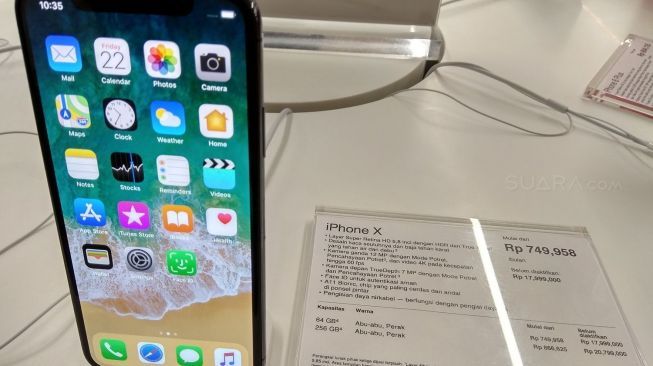 Smartphone iPhone X. [Suara.com/Insan Akbar Krisnamusi]