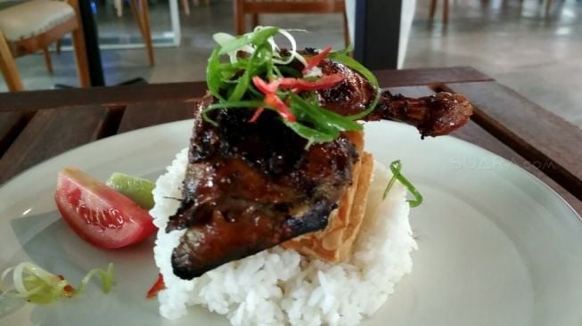 Menu makanan di Paradigma Kafe yang mengusung konsep ruang terbuka hijau di Cikini, Jakarta Pusat. (Suara.com/Firsta Nodia)