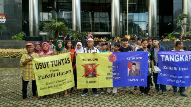 KPK Didemo Tuntaskan Kasus Suap Lahan di Riau