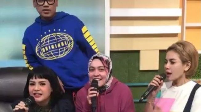 Nyanyi Lagu Ini, Nikita Mirzani Sindir Ayu Ting Ting?