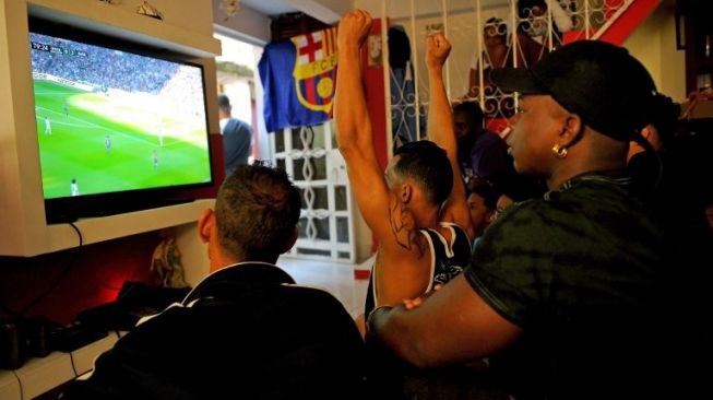 Reaksi fans saat nonton bareng el Clasico [AFP]