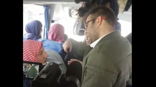 Keji, Anggota Dewan Israel Cegat Bus dan Hina Ibu-Ibu Palestina