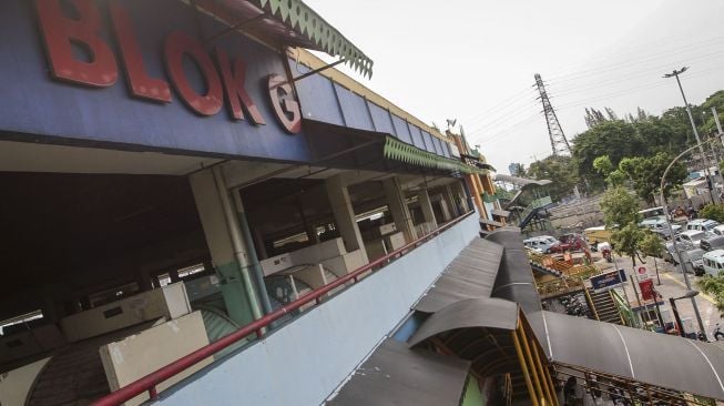 Salah satu suasana Pasar Tanah Abang Blok G, Jakarta, Selasa (26/12/2017), lokasi yang rencananya akan dirobohkan pihak PD Pasar Jaya untuk direvitalisasi dan dibangun rusunawa. [Suara.com/Kurniawan Mas'ud]