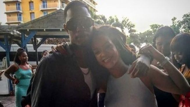 Rihanna dan Tavon, sepupunya yang tewas ditembak. [Instagram]