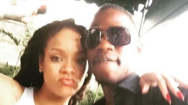 Rihanna dan Tavon, sepupunya yang tewas ditembak. [Instagram]