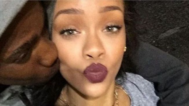 Rihanna dan Tavon, sepupunya yang tewas ditembak. [Instagram]