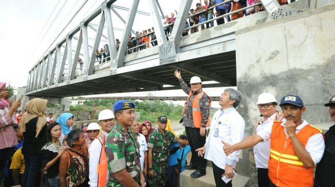 8 Bulan Diperbaiki, Jembatan Cipamingkis Bisa Dipakai Lagi