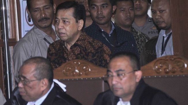 Terdakwa kasus korupsi e-KTP Setya Novanto menjalani sidang dengan agenda tanggapan jaksa terhadap eksepsi di Pengadilan Tipikor, Jakarta, Kamis (28/12).