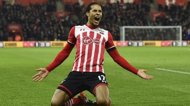 Disalip Liverpool, Benarkah City Kepincut Van Dijk?