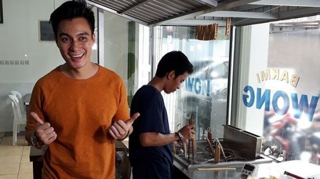 Pemain sinetron Baim Wong di bilangan Bendungan Hilir, Jakarta Pusat, Sabtu (30/12/2017). [suara.com/Wahyu]