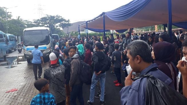 Keramaian menjelang malam pergantian tahun di Ancol.[Suara.com/Risna Halidi]