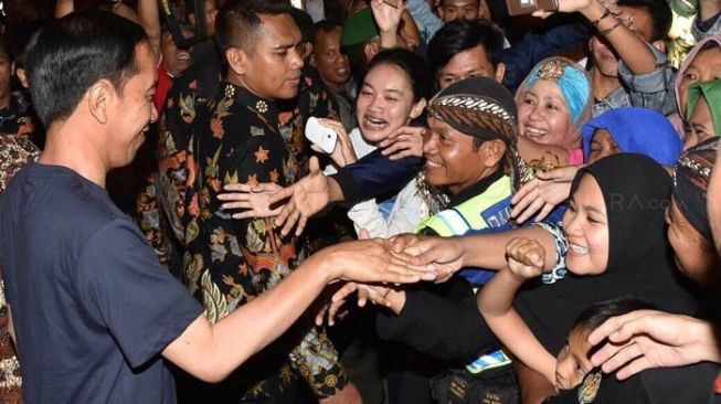 Minggu Malam, Jokowi Blusukan ke Palembang Square Mall