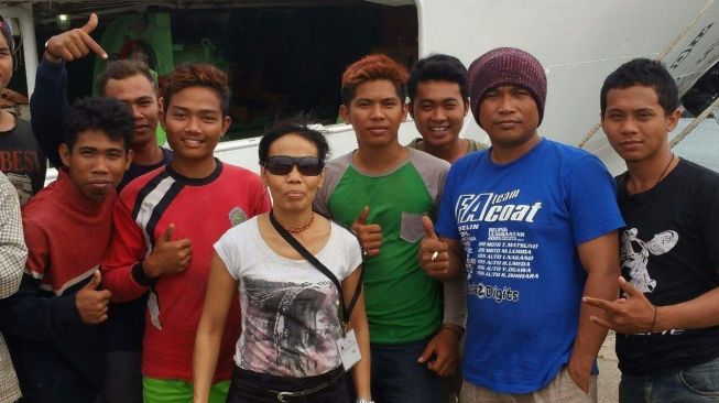 Ariyanti bersama ABK WNI di Spanyol. (dok pribadi)