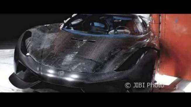 Rayakan 1 Juta Followers, Mobil Mewah Koenigsegg Regera Digencet Sampai Remuk