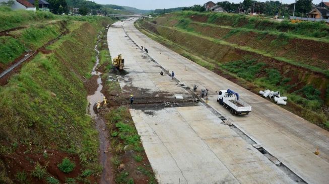 PT JSB Kebut Konstruksi Jalan Tol Batang - Semarang