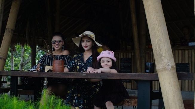 Putri Anang dan Ashanty Menari Bali, Warganet Dibikin Gemas