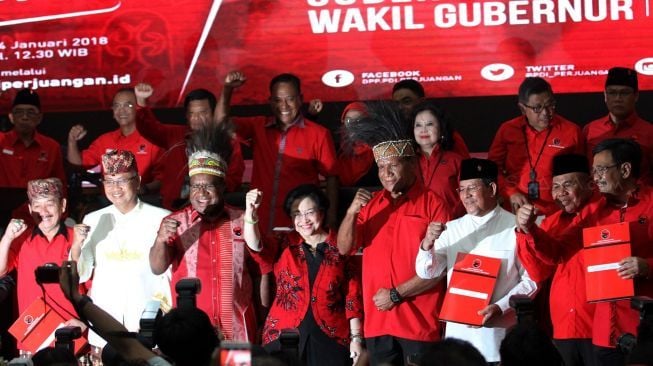 Ketua Umum PDI Perjuangan Megawati Soekarnoputri saat pengumuman rekomendasi bakal calon gubernur dan calon wagub Provinsi Sumatera Utara, Papua, Nusa Tenggara Barat, Maluku Utara dan Lampung, di Kantor DPP PDIP, Jalan Diponegoro, Jakarta, Kamis (4/1/2018). [Suara.com/Oke Atmaja]