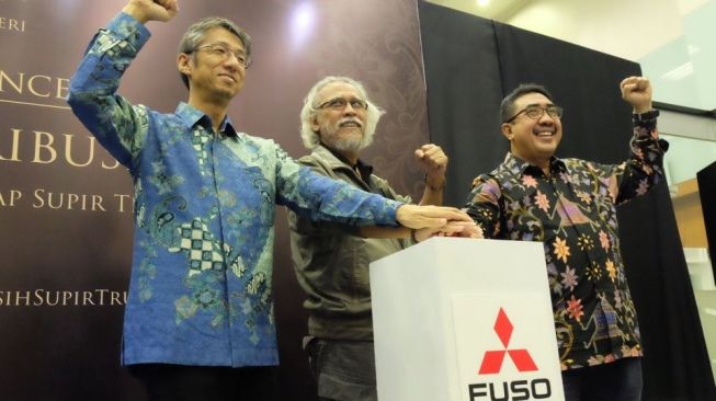 Mitsubishi Fuso Berkomitmen Bantu Pendidikan Anak-anak Sopir Truk