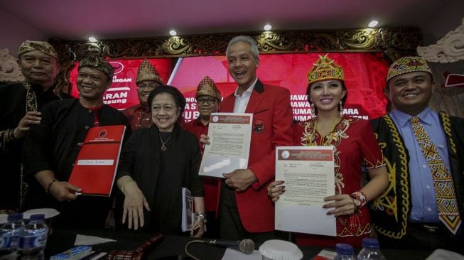 Ketua Umum PDIP Megawati Soekarnoputri mengumumkan Bakal Calon Gubernur dan Calon Wakil Gubernur di enam provinsi pada Pilkada Serentak 2018 di DPP PDIP  kawasan Lenteng Agung, Jakarta, Minggu (7/1/2018) [Suara.com/Kurniawan Mas'ud]