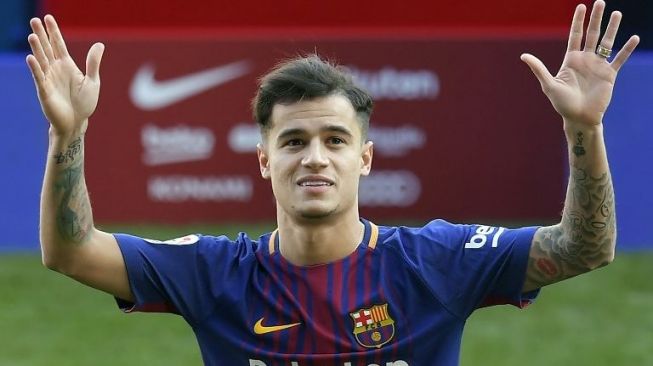 Philippe Coutinho diperkenalkan kepada publik Camp Nou, Senin (8/1/2018) [AFP]