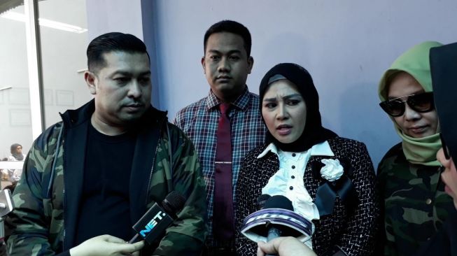 Vivi Ingin Penjarakan Vicky Prasetyo