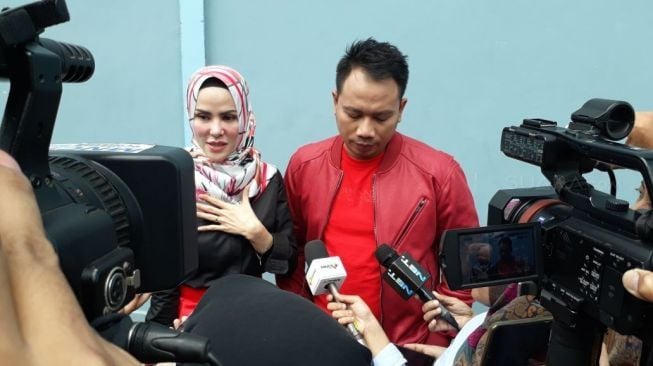 Vicky Prasetyo-Angel Lelga Dipolisikan Farhat Abbas