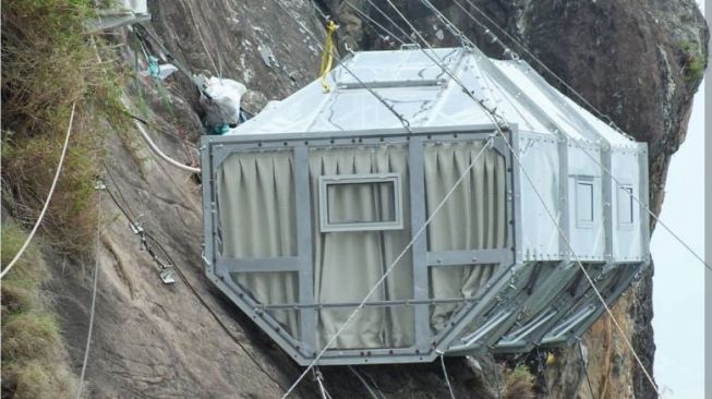 pemilik hotel termewah di dunia Pacu Adrenalin di Skylodge Purwakarta Tertinggi di Dunia 