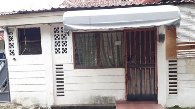 Rumah Meritha Vridawati (26). Perempuan itu diduga bunuh diri melalui cara terjun bebas dari lantai 10, Apartemen Cosmo Park, Jalan Bolevard Melati, Tanah Abang, Jakarta Pusat Senin (8/1/2018) pagi. [Suara.com/Welly Hidayat]