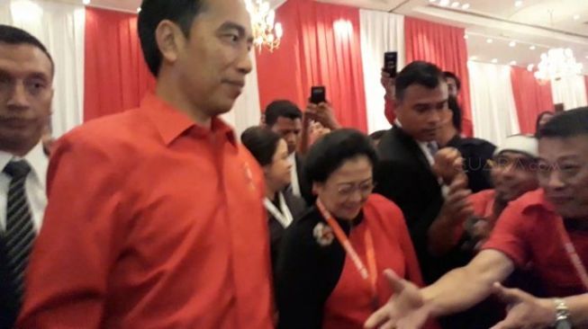 Jokowi Ikut 'Merahkan' Perayaan HUT-45 PDIP