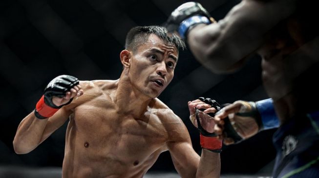 Aksi Stefer Rahardian, petarung MMA berbakat asal Indonesia. [Dok. ONE Championship]