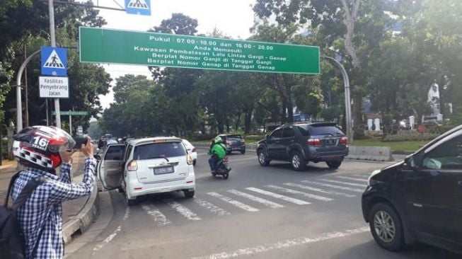 Sehari, 812 Pemotor Ditilang di Jalan MH Thamrin