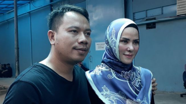 Kronologi Farhat Abbas Diserang Vicky Prasetyo - Uzone