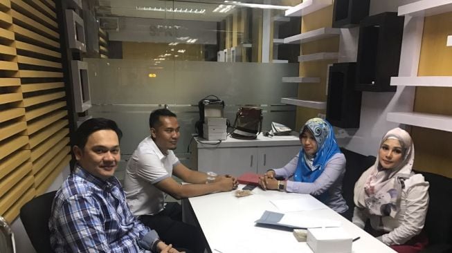 Kronologi Farhat Abbas Diserang Vicky Prasetyo