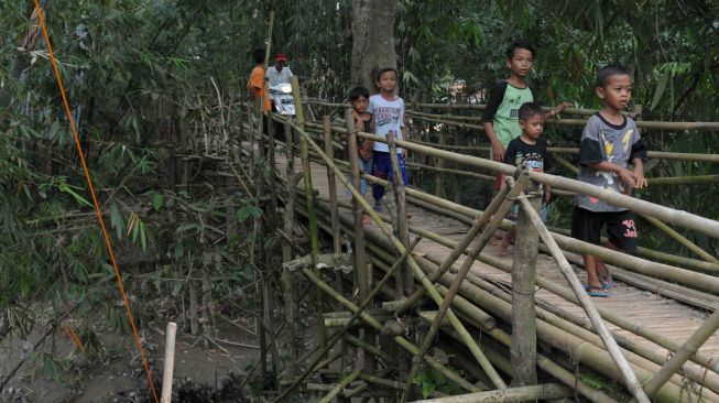 Jembatan Desa Jagabita, Kecamatan Parung Panjang, Kabupaten Bogor [dok. PPPA Daarul Qur’an]