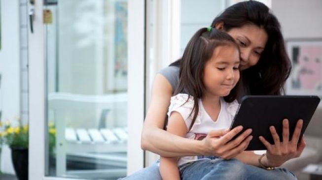 Ini Tantangan Ibu Zaman Now dalam Mengurus Anak