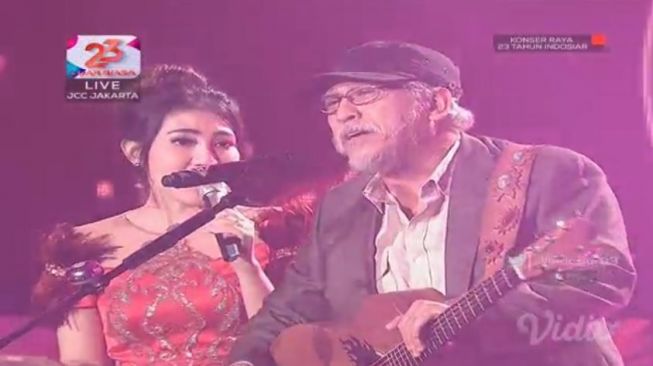 Iwan Fals dan Via Vallen di Konser Raya Indosiar. (Twitter Indosiar)