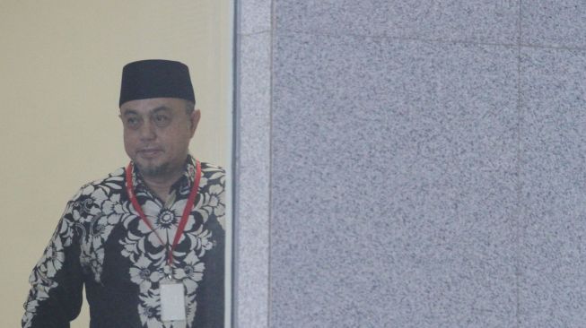 Anggota DPR dari Fraksi PKS Tamsil Linrung menjalani pemeriksaan di gedung KPK, Jakarta, Jumat (12/1). 