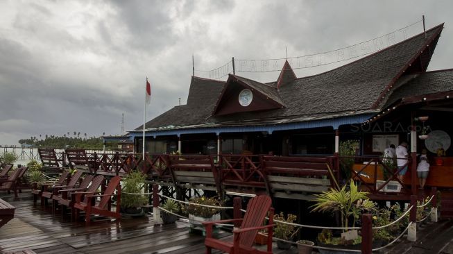 Pesona keindahan di Pulau Maratua yang terletak di wilayah Kabupaten Berau, Kalimantan Timur, Jumat (12/1).