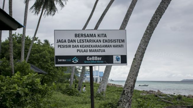 Pesona keindahan di Pulau Maratua yang terletak di wilayah Kabupaten Berau, Kalimantan Timur, Jumat (12/1).