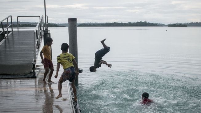 Pesona keindahan di Pulau Maratua yang terletak di wilayah Kabupaten Berau, Kalimantan Timur, Jumat (12/1).