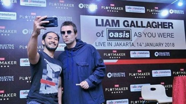 Uki NOAH foto bareng Liam Gallagher [Instagram/nada_promotama]