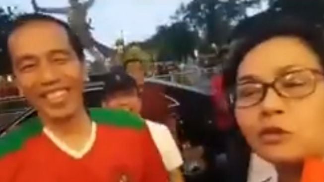 Hobi Nge-vlog Jokowi Menular! Menkeu Sri Mulyani Tiru Gayanya