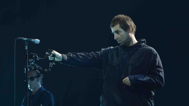 Mantan vokalis grup band Oasis, Liam Gallagher beraksi dalam konser musik bertajuk Liam Gallagher of OASIS World Tour 2018 di Ecovention Hall Ancol, Jakart, Minggu (14/1). 