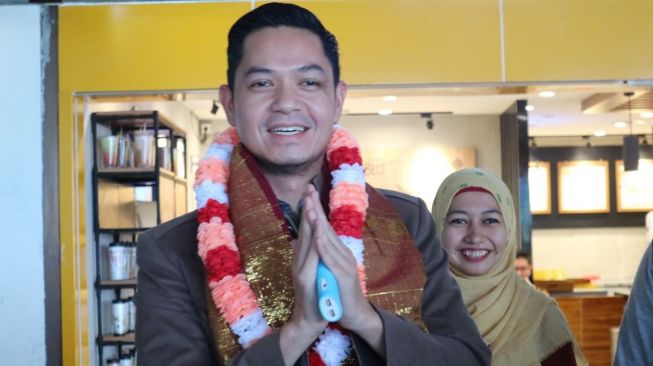 Luncurkan Produk Baru, Dude Harlino Beri Kejutan untuk Pelanggan