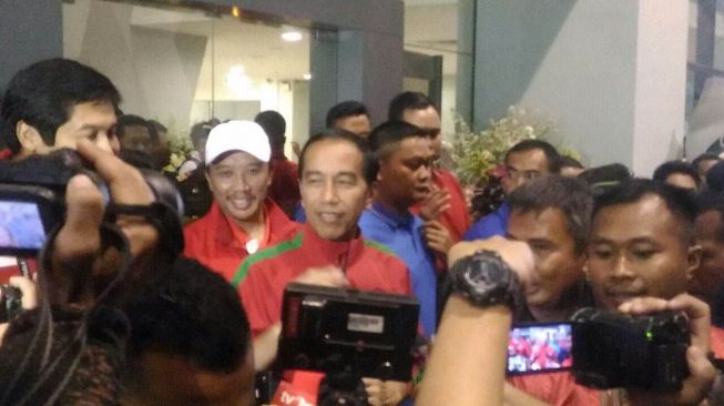 Jokowi Minta Siswa Tak Pakai Duit KIP untuk Beli Pulsa