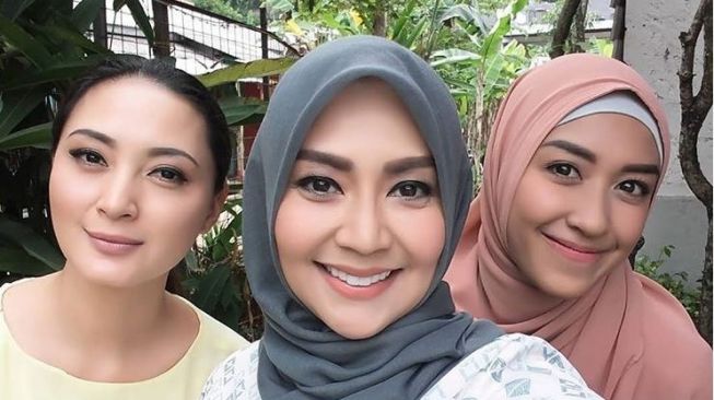 Tessa Kaunang (tengah) bersama bintang sinetron Della Puspita dan Icha Anisa. (Instagram)