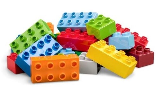 Tumpukan blok-blok lego. (Shutterstock)