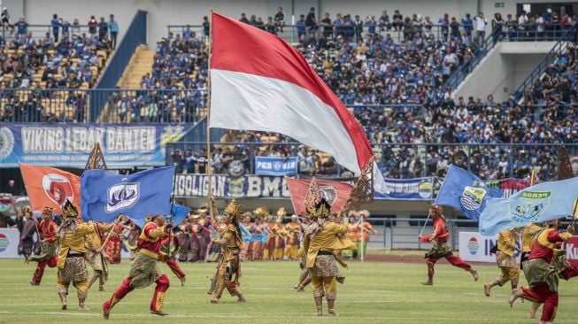 Pembukaan Piala Presiden 2018 di Stadion Gelora Bandung Lautan Api, Bandung, Jawa Barat, Selasa (16/1).